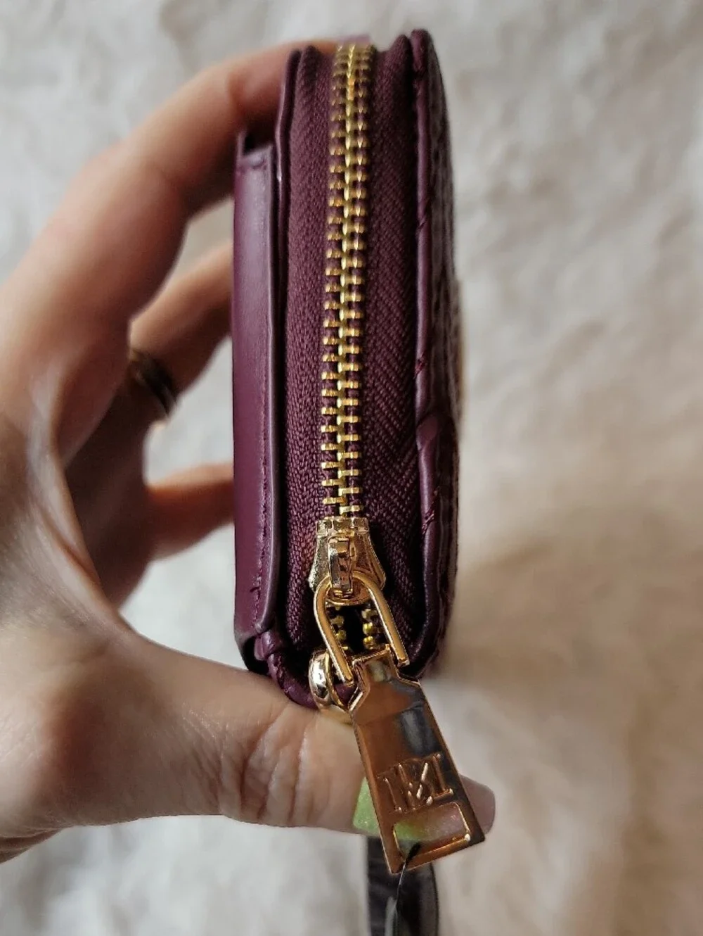 NWT Quilted Badgley Mischka Wine Wristlet w/ Separate Phone Compartment
